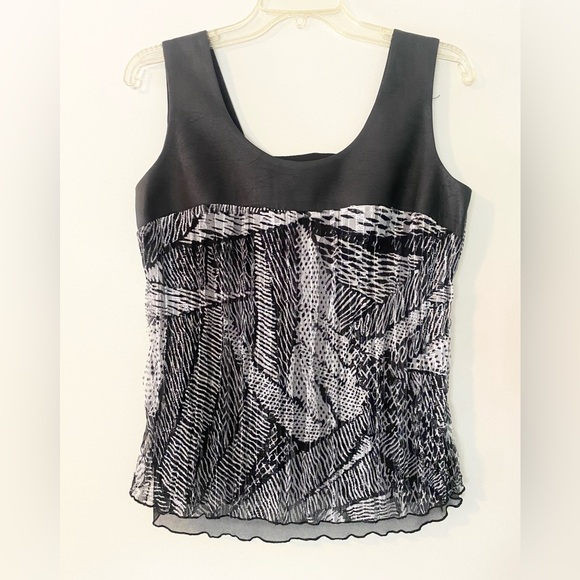 Drapers & Damons Two-Piece Set Top and Matching Cardigan - Picture 3 of 8